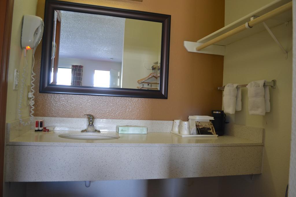Travelodge By Wyndham Sea-Tac Airport North 塔奇拉 外观 照片